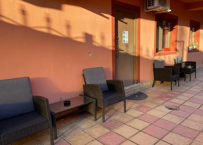 בית אירוח Orange House *