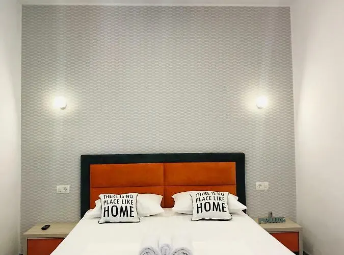 בית אירוח Orange House *