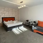 Orange House 홈스테이 콘스탄차