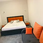 Orange House 홈스테이