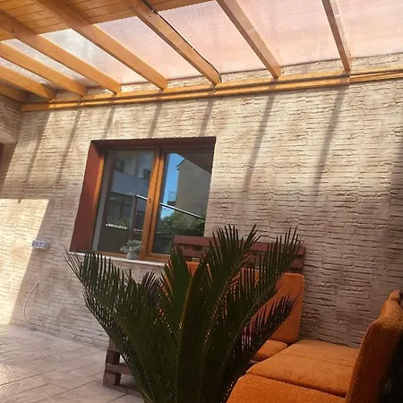 Gazde/Camere de închiriat Orange House Constanţa