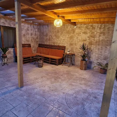 Gazde/Camere de închiriat Orange House Constanţa