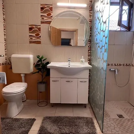 Orange House Constanta Homestay *